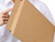 ColomPac Universal-Versandverpackung 353 x 245 x -102mm mit doppeltem Selbstklebeverschluss & Aufreißfaden weiß